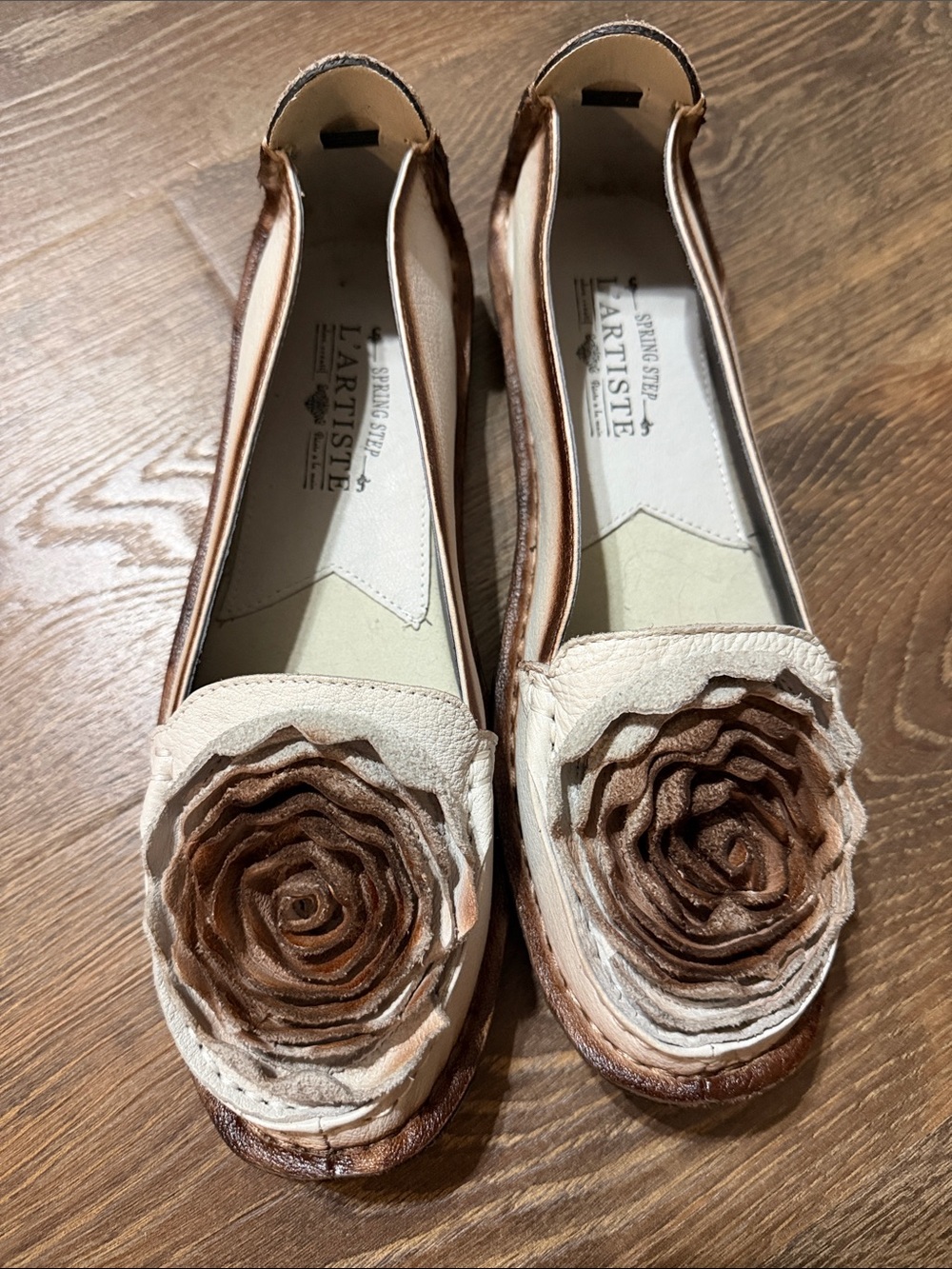 L'ATISTE Cream and Brown Floral Leather Ballet Flats